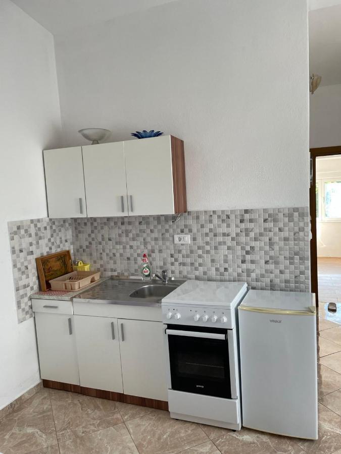 Apartments Neda Сутоморе Екстериор снимка